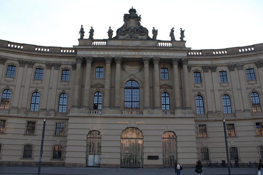 1599px-Humboldt_University_of_Berlin_-_Humboldt-Universität_zu_Berlin_-_Université_Humboldt_de_Berlin