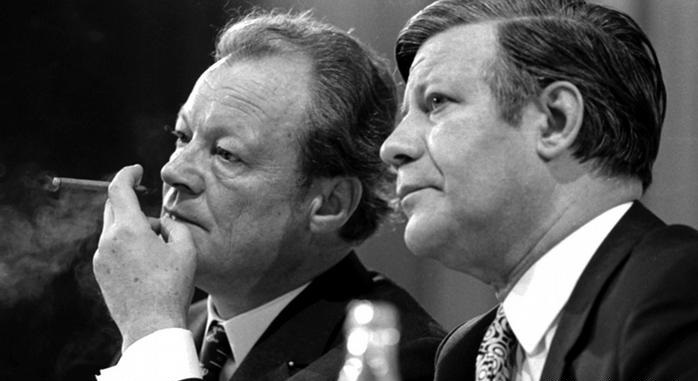 استوره‌های SPD Willy Brandt (چپ) و Helmut Schmidt هر دو به عنوان صدراعظم آلمان خدمت کردند - آینفاخ - einfach